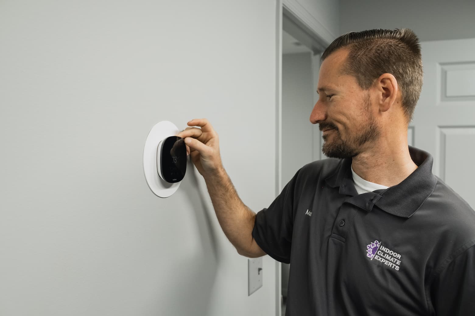 indoor climate experts technician installing smart thermostat system